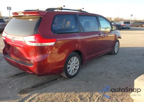 2013 Toyota Sienna Xle 7 Passenger z USA, uszkodzony, nr VIN 5TDDK3DCXDS050280